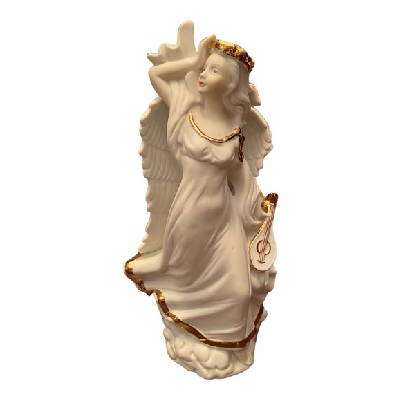 Angel figurine white perfect for everyday decor, beautiful for Christmas 🎄 - Picture 3 of 4